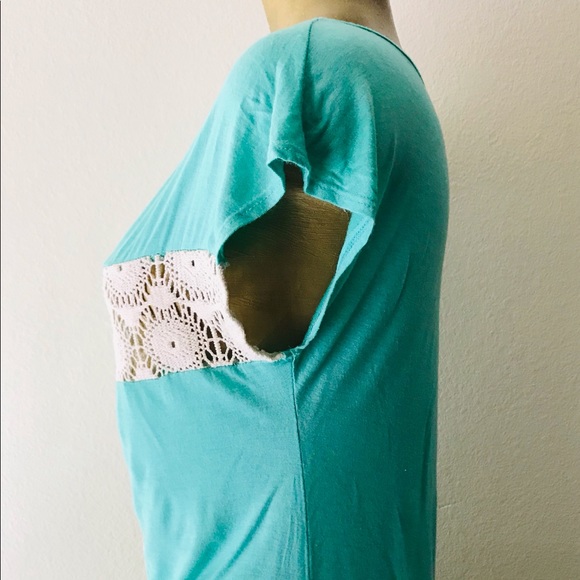 Beautiful Seafoam Top With Lace CROSS M - Picture 9 of 11